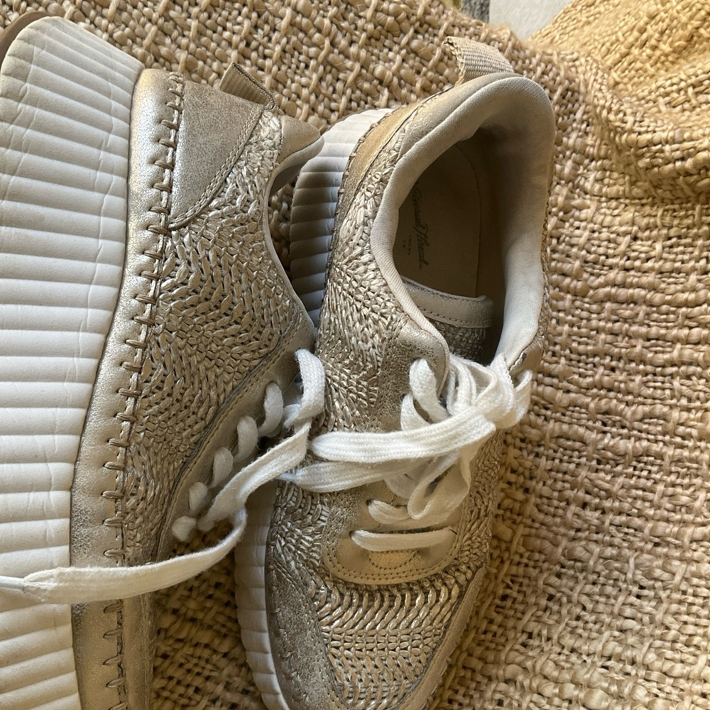 Universal Thread Metallic And White Sneakers - image 8